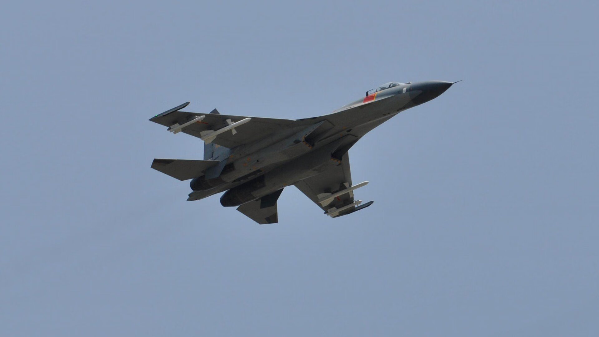 开云平台-欧洲巨星篮球夏季巡回赛激情开幕，球迷沸腾，欧洲篮球集锦