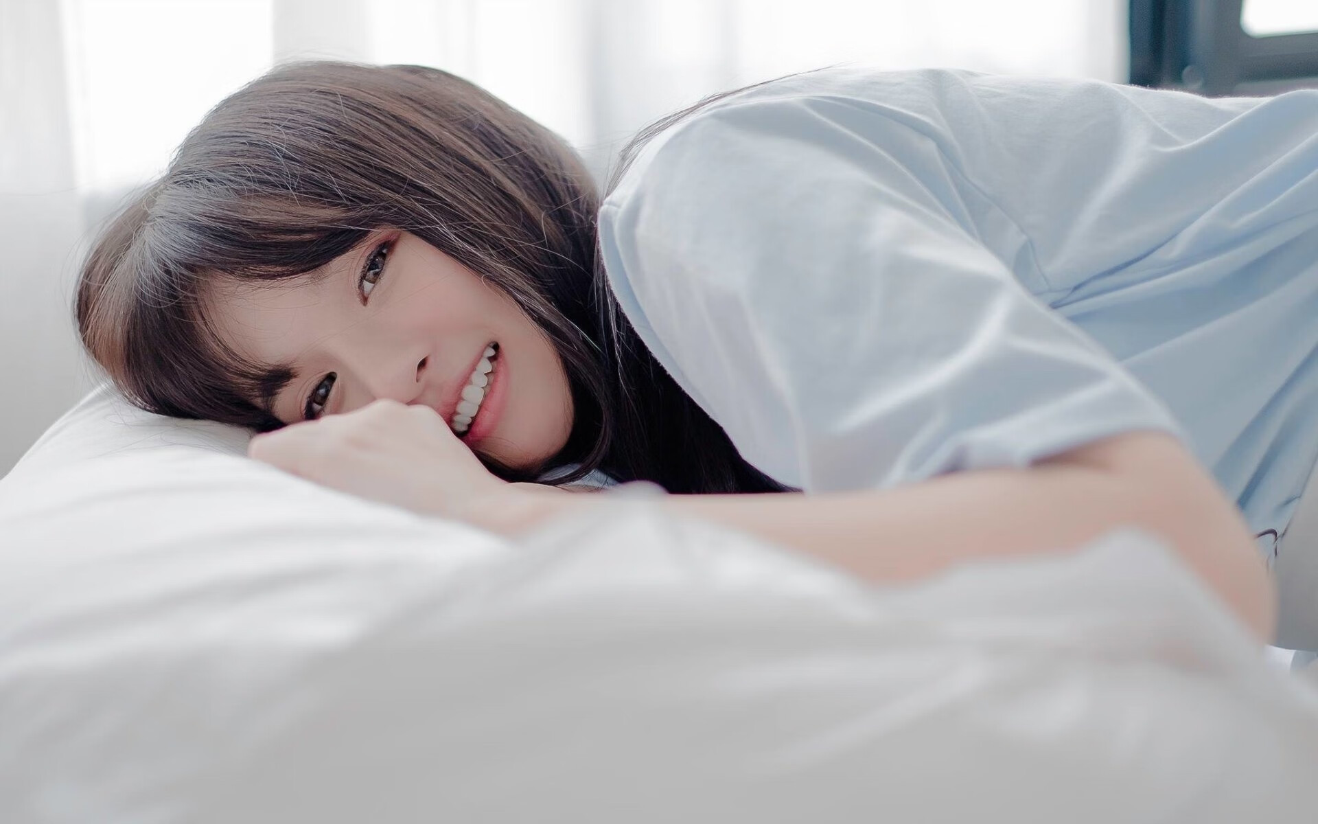 比赛中球员们的精彩表现引起了粉丝热议,运动员们在赛场上精彩表现