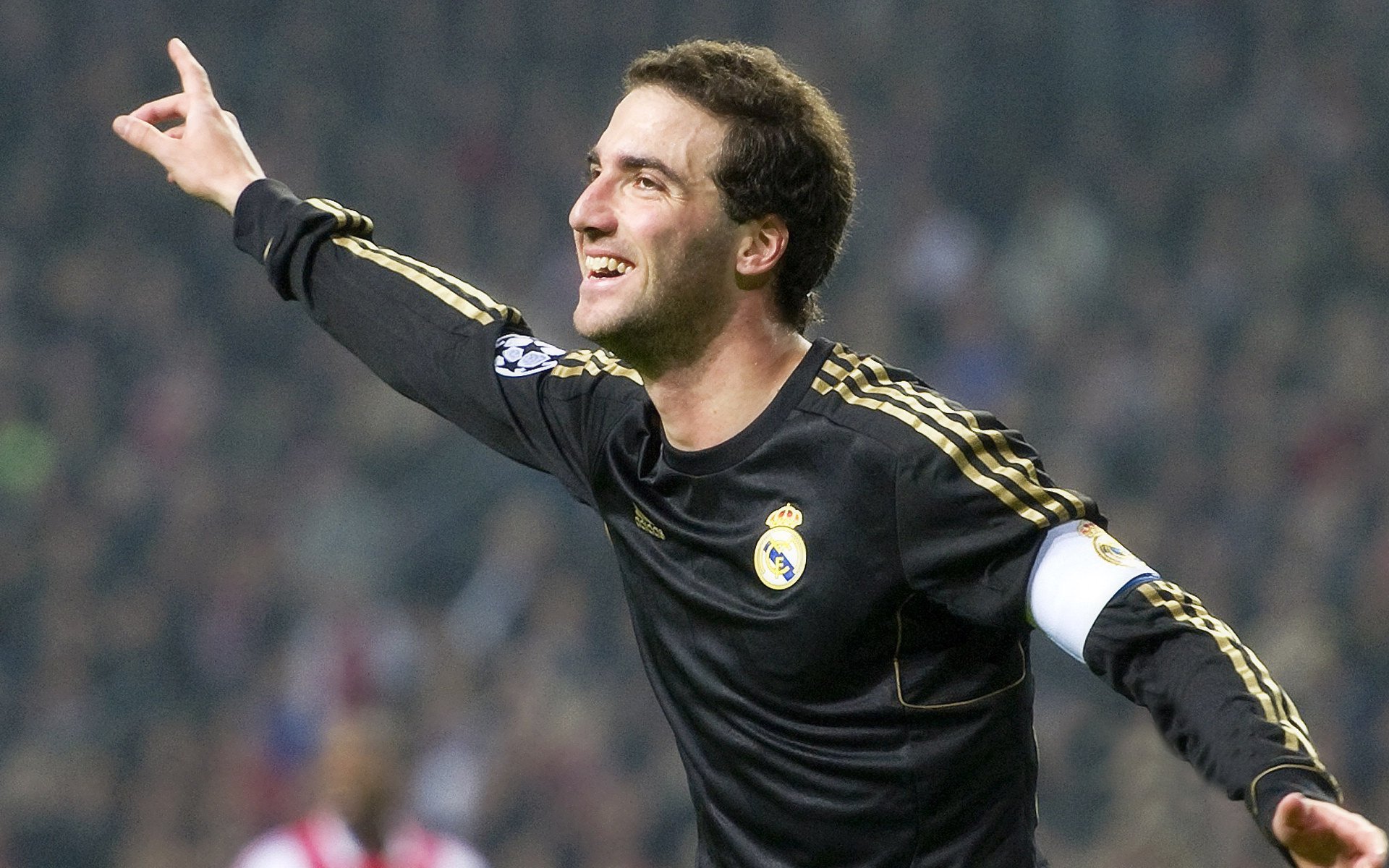 开云官方-布莱顿在英超联赛中排名第五，获得欧联杯资格，英超布莱顿队徽